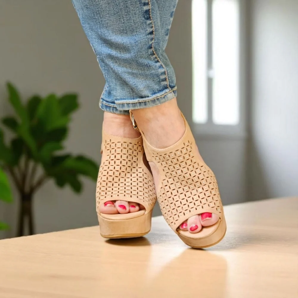 CHINESE LAUNDRY Women's Studded Wedge Sandals Size 7.5 M